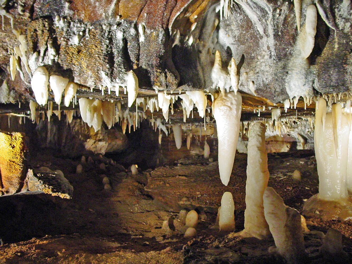 Hidden beauty bring Ohio Caverns alive