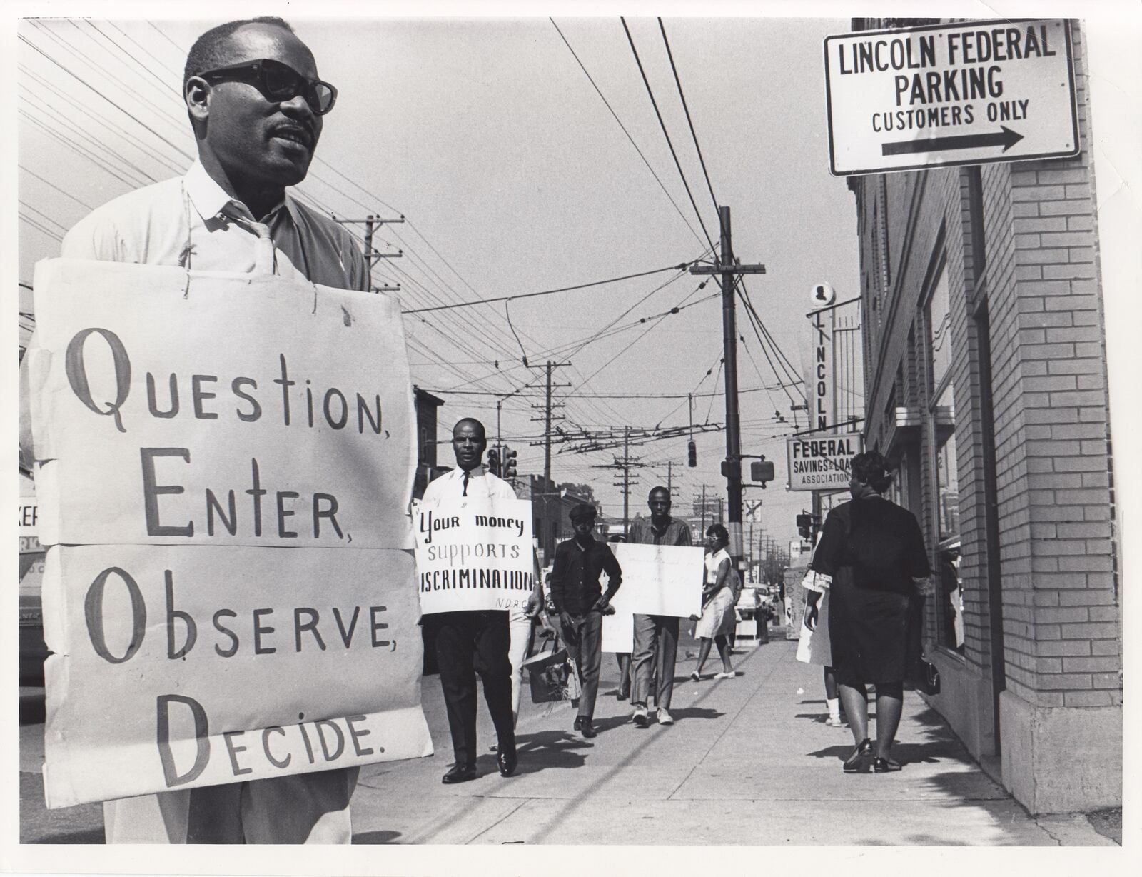 File W.S. McIntosh picketing at Lincoln Field Saving and Loan June 26, 1964. Photo by Ron Manson.