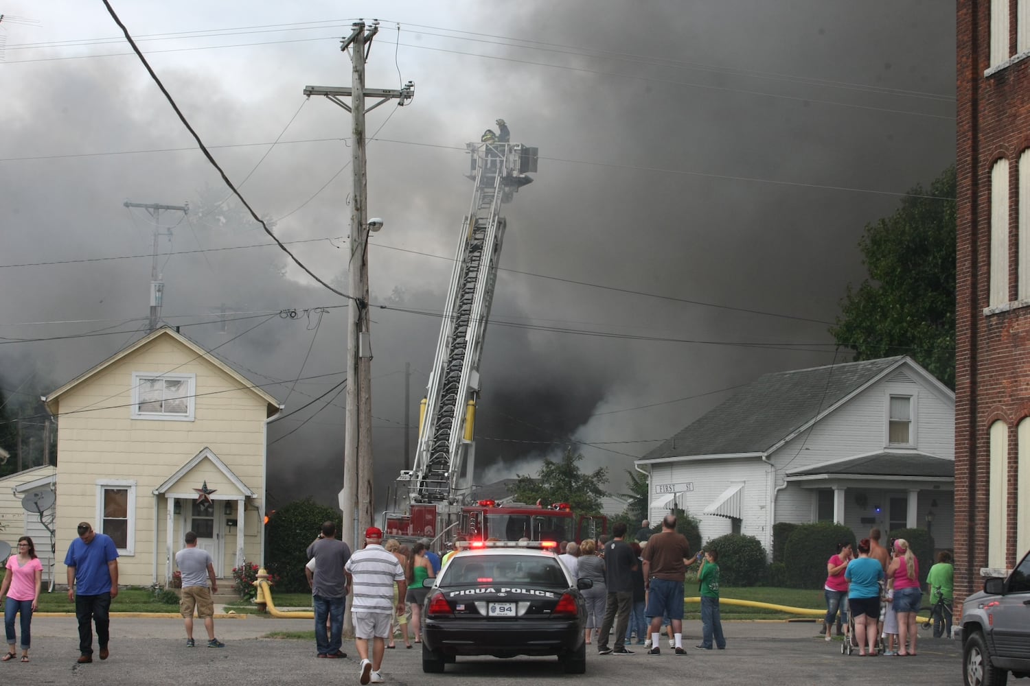 Blaze engulfs old Piqua Ice Plant building
