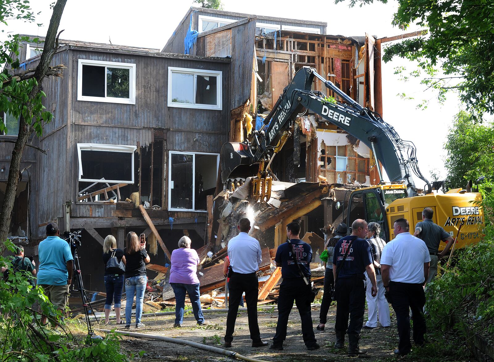 Demolition began on a  five-unit condominium on Lofty Oaks Lane in Harrison Township Friday Aug. 5, 2022. The condominium was damage by a tornado Memorial Day 2019. MARSHALL GORBY\STAFF