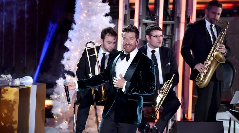 NEW YORK, NY - NOVEMBER 29:  Brett Eldredge during the 85th Rockefeller Center Christmas Tree Lighting Ceremony at Rockefeller Center on November 29, 2017 in New York City.  (Photo by Theo Wargo/Getty Images)