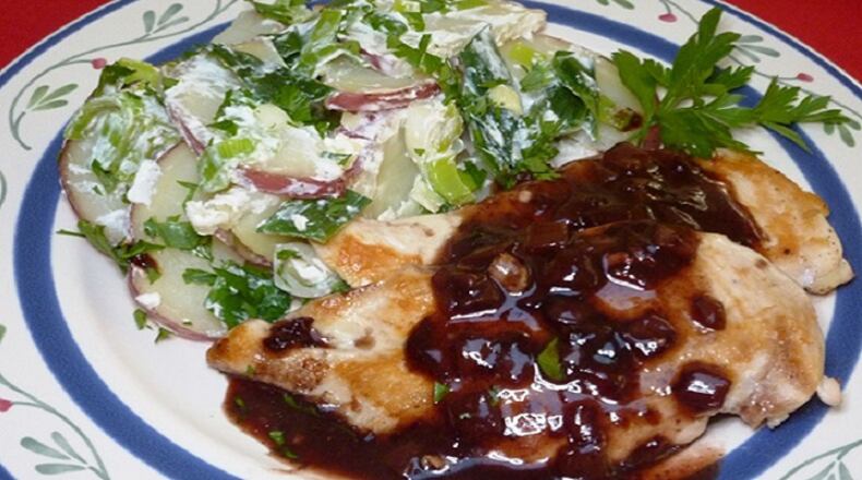 Chicken Beaujolais Sauce (Linda Gassenheimer/TNS)