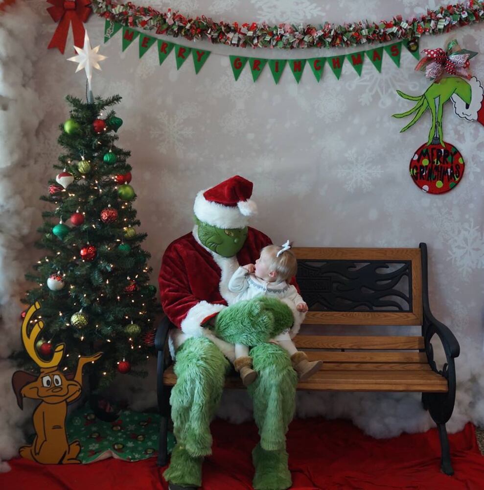 Your heart will grow three sizes when you see these hilarious Dayton family photos with the GRINCH