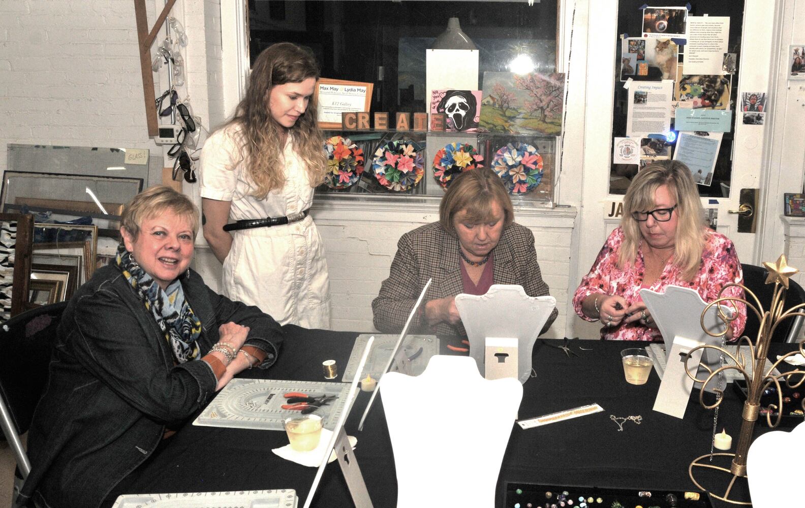 Did we spot you at K12 Gallery and TEJAS's "Art Off 2022"?