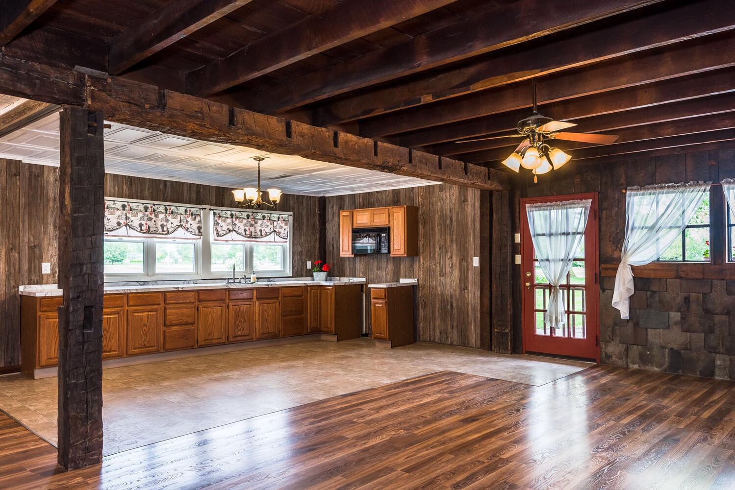 PHOTOS: Converted barn in the country is a farmhouse dream come true