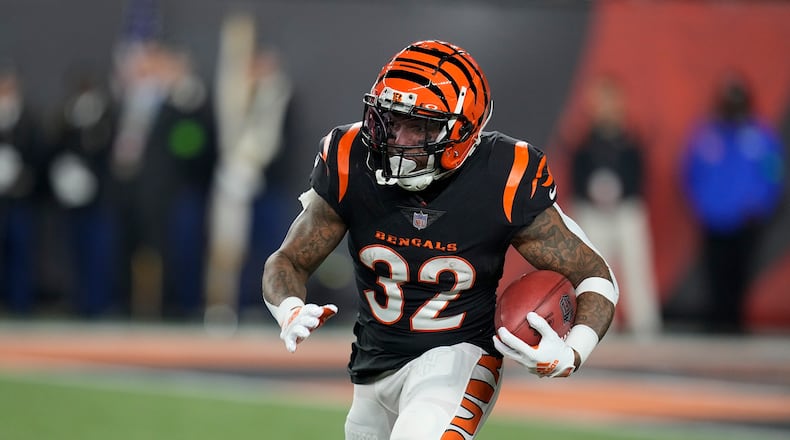 Cincinnati Bengals' Trayveon Williams runs with the ball against the Buffalo Bills during the first half of an NFL football game, Sunday, Nov. 5, 2023, in Cincinnati. (AP Photo/Darron Cummings)