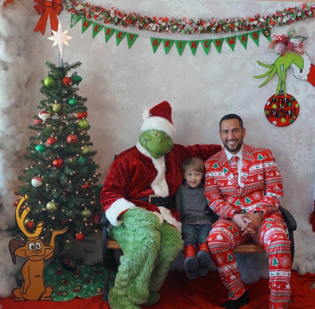 Your heart will grow three sizes when you see these hilarious Dayton family photos with the GRINCH