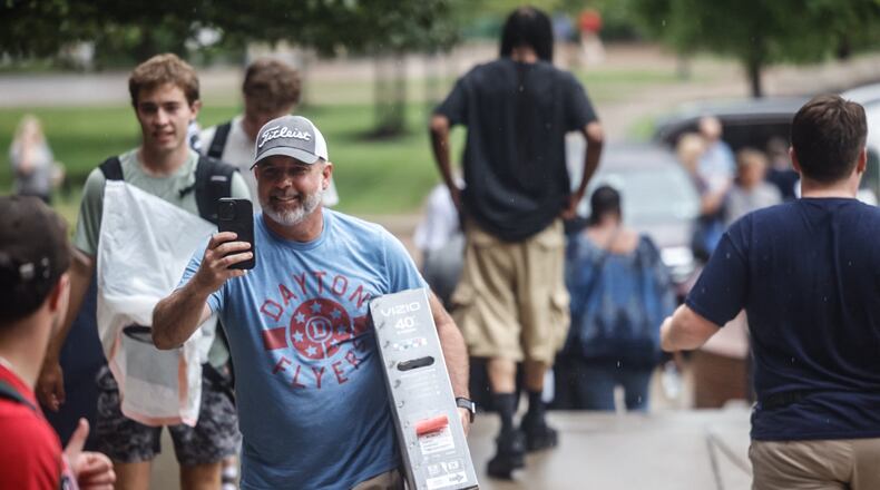 UD students along with family and friends move into Marycrest Complex Friday August 16, 2024. Jim Noelker/Staff