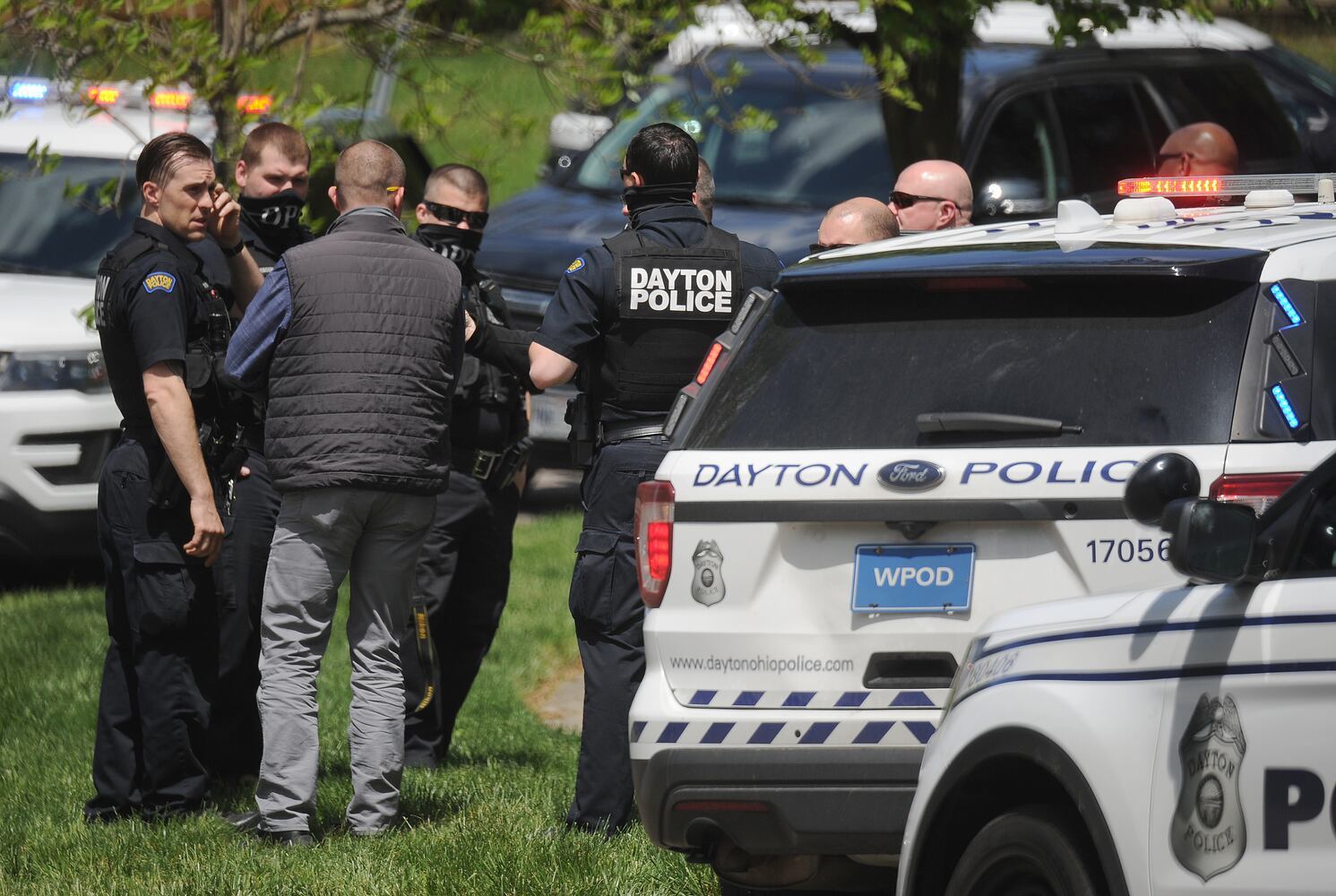 Police investigate shooting on Moraine Avenue in Dayton