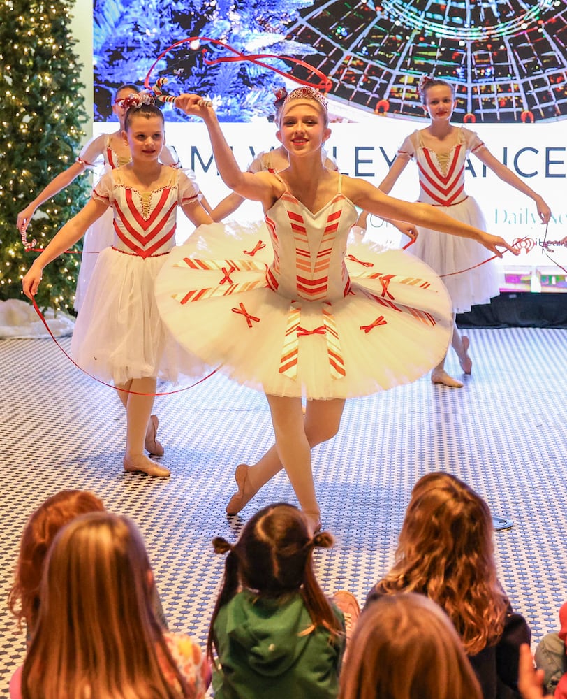 DDN 121125 Holly Days Dayton Arcade