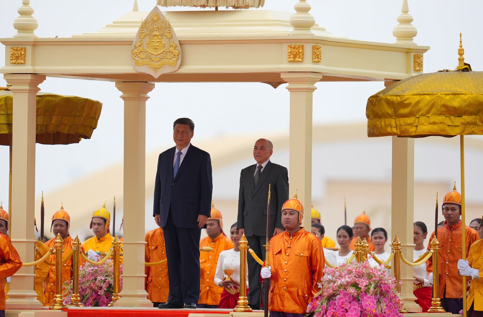 In this photo released by Agence Kampuchea Press (AKP), Cambodia's King Norodom Sihamoni, center right, and Chinese President Xi Jingping, center left, attend a welcome ceremony at Phnom Penh International Airport in Phnom Penh, Cambodia, Thursday, April 17, 2025. (AKP via AP)