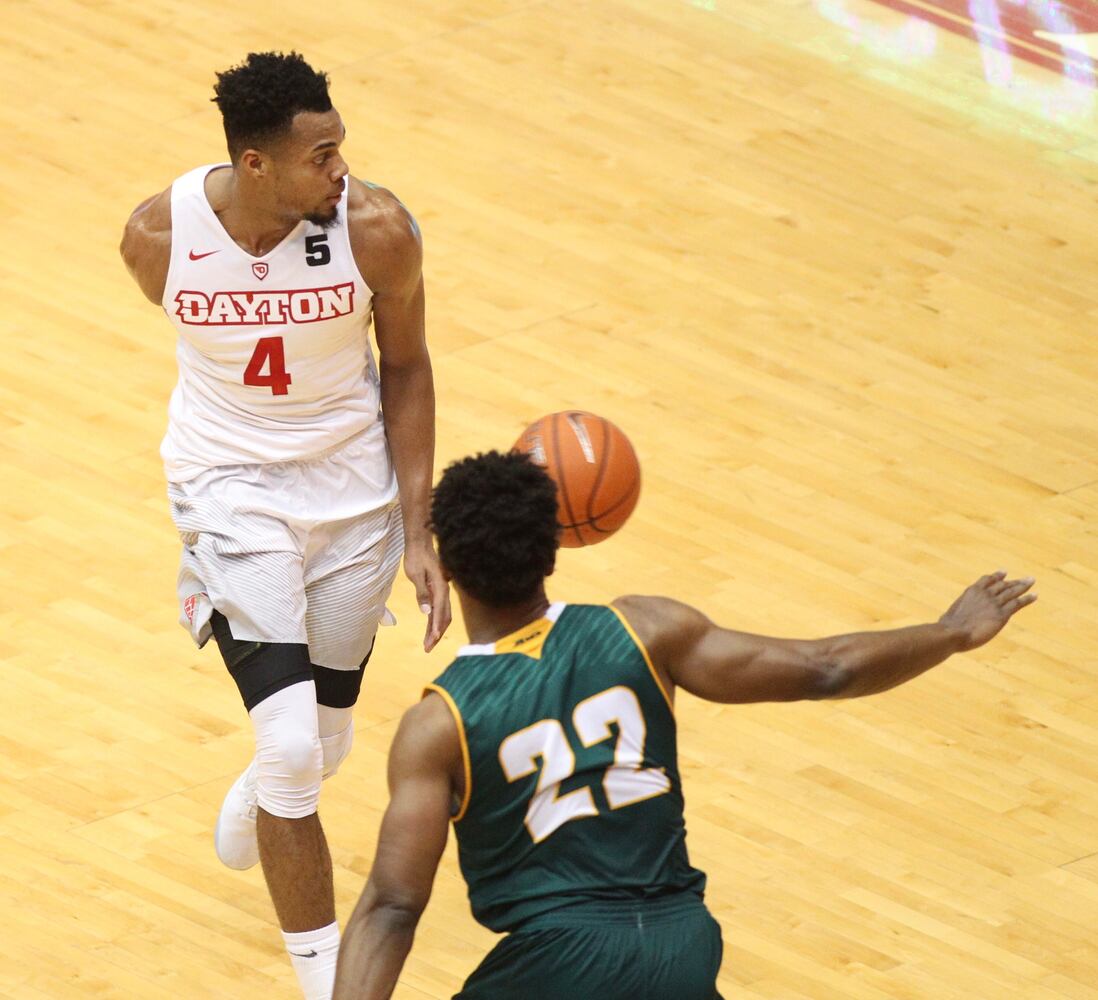 22 photos for 22 wins: Dayton Flyers vs. George Mason