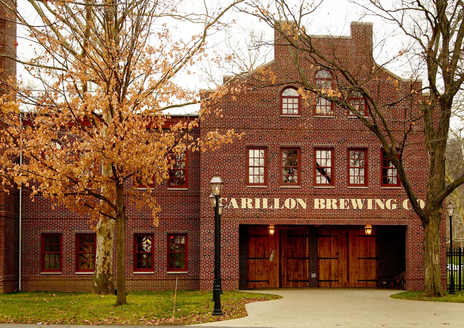 A unique 1850's era brewery. Exterior of Carillon Brewing Company 1000 Carillon Blvd, Dayton, OH 45409 (937) 293-2841 Taproom: Mon-Sat 9:30am-10pm, Sun 11am-10pm Restaurant: 11am-9pm www.carillonbrewingco.org @carillonbrewingco JIM WITMER / STAFF