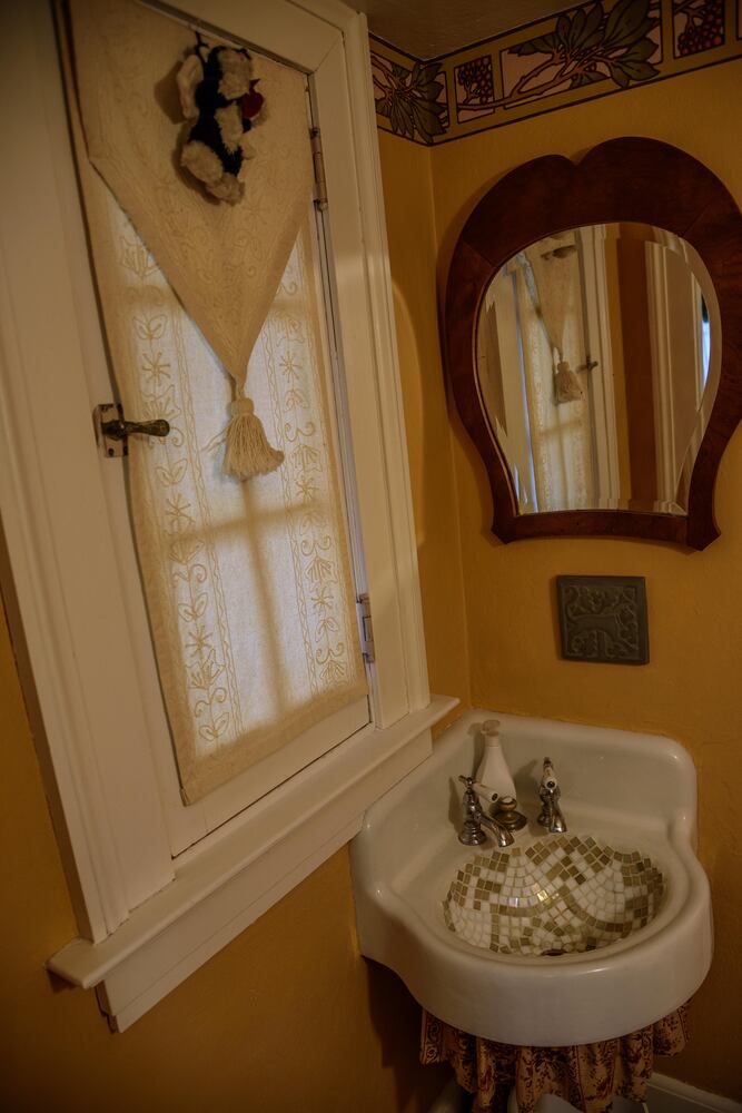 PHOTOS: Inside gorgeous Oakwood homes decorated for its very first  holiday home tour