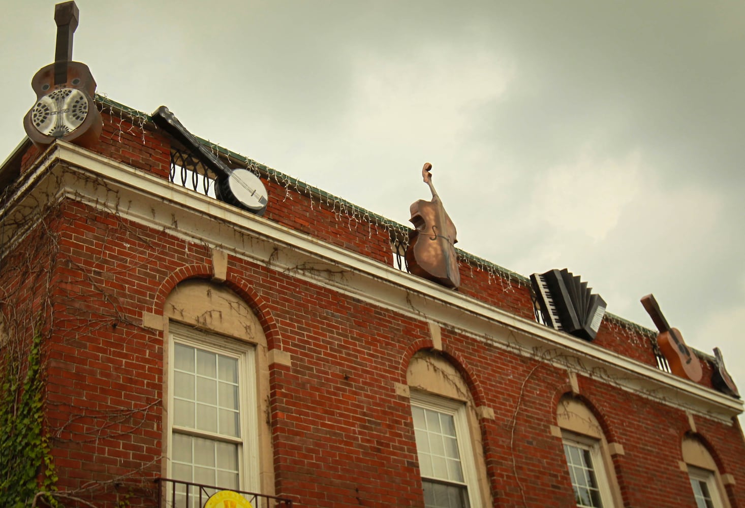 troy-window-decorations-gotr-concert