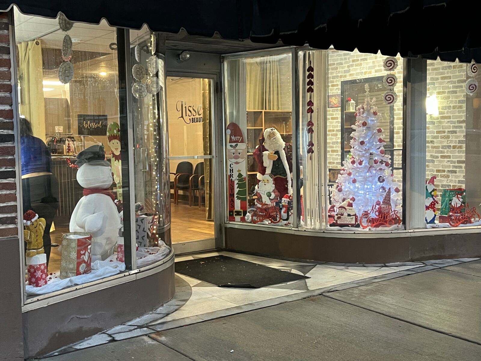 Lisse Beauty Bar, contestant in Whimsical Windows contest in 2025.