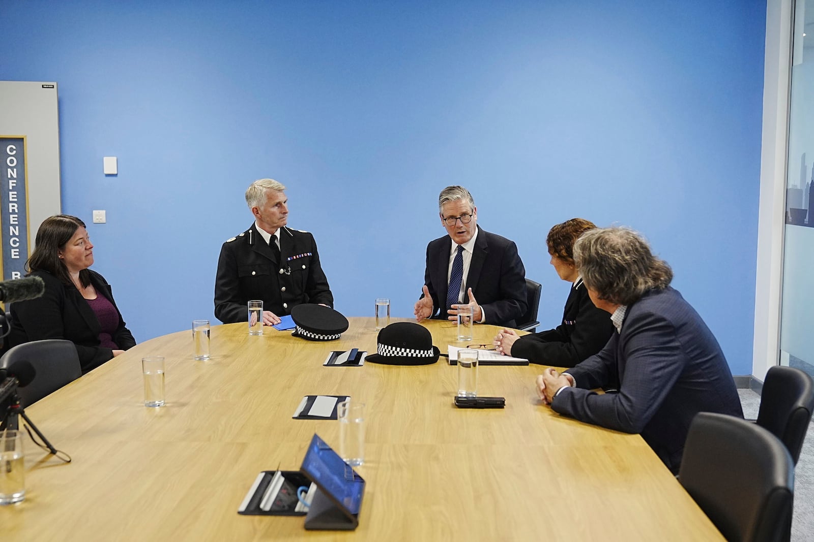 Britain's Prime Minister Sir Keir Starmer meeting with Police and Crime Commissioner Emily Spurrell, left, Deputy Chief Constable Chris Green, second left, Assistant Chief Constable Jenny Sims, and the Mayor of Liverpool City Region, Steve Rotheram, right, at Merseyside Police Headquarters, in Liverpool, England, Wednesday, May 28, 2025. (Peter Byrne/Pool photo via AP)