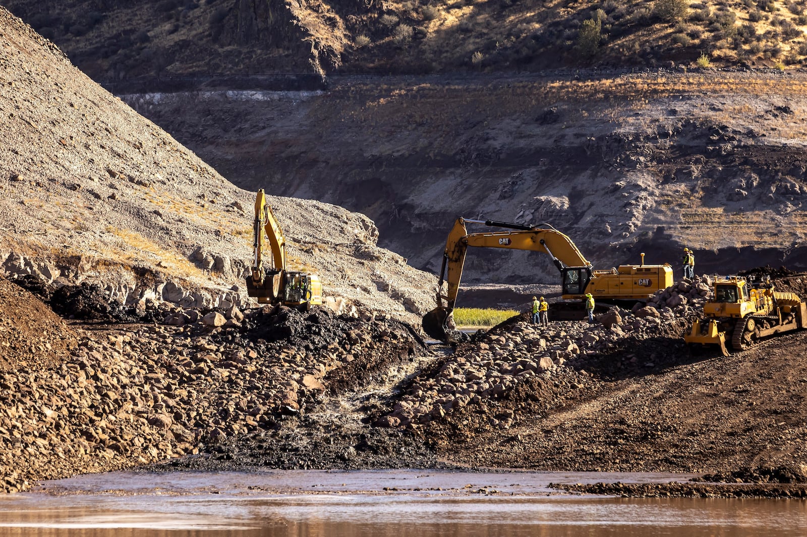FILE - Construction crews remove the top of the cofferdam that was left of Iron Gate Dam allowing the Klamath River to run in its original path near Hornbrook, Calif., Aug. 28, 2024. (Carlos Avila Gonzalez/San Francisco Chronicle via AP, File)