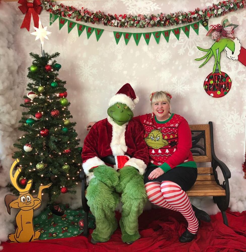 Your heart will grow three sizes when you see these hilarious Dayton family photos with the GRINCH