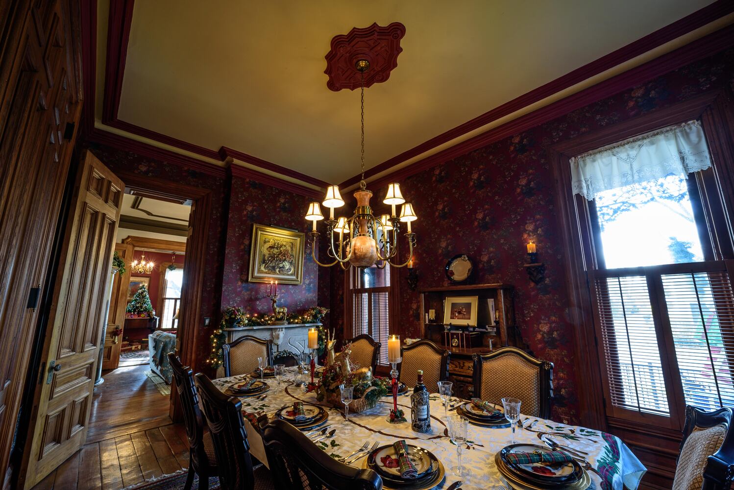 PHOTOS: The Oregon Historic District’s Virtual Grand Holiday Tour of Homes