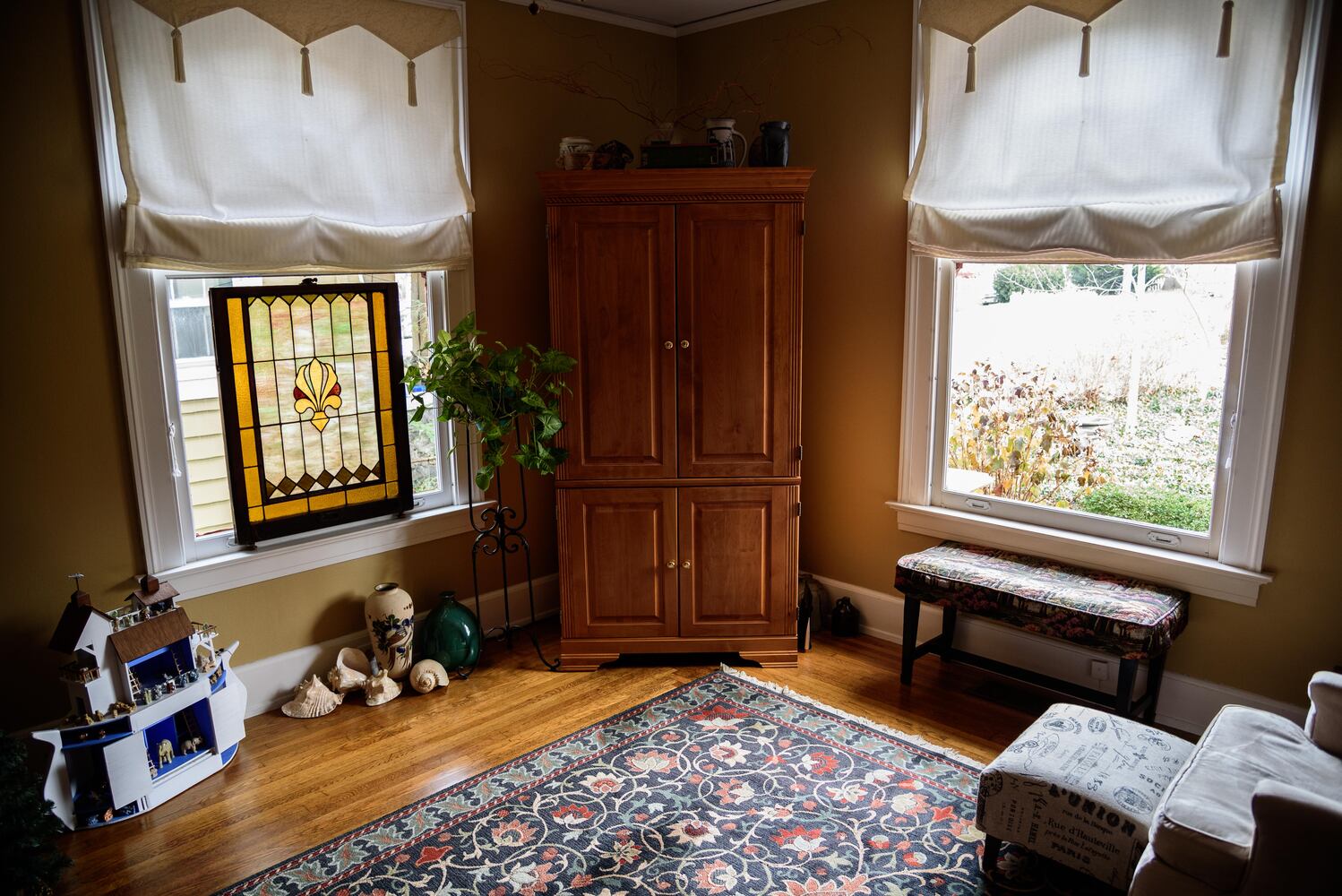 PHOTOS: Inside gorgeous Oakwood homes decorated for its very first  holiday home tour