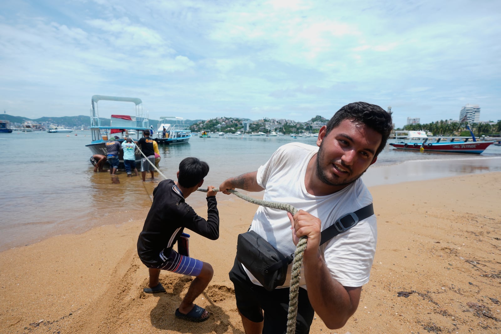 Boats are removed from the water to Manzanillo beach ahead of the arrival of Hurricane Erick in Acapulco, Mexico, Wednesday, June 18, 2025. (AP Photo/Fernando Llano)