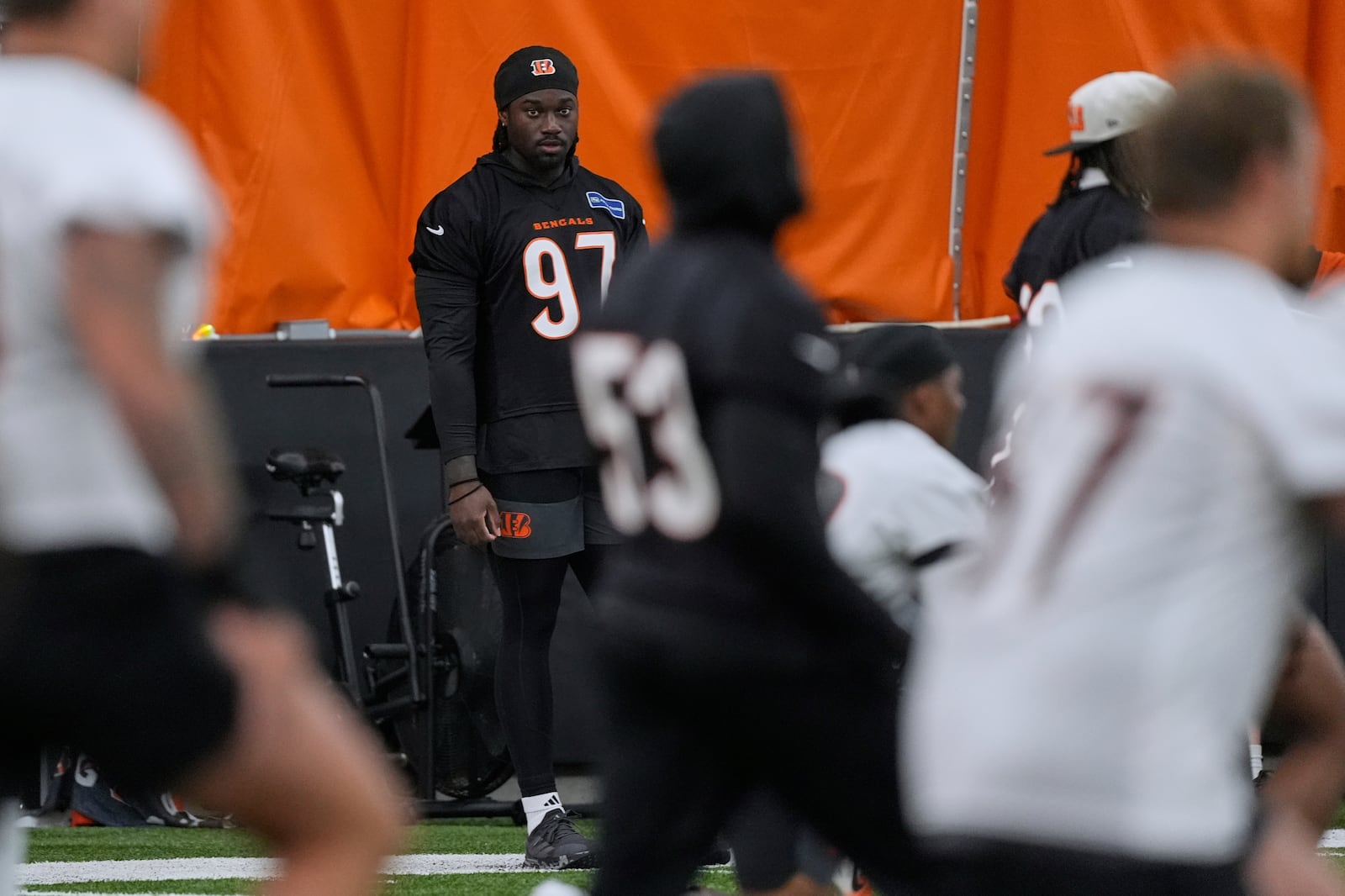 Cincinnati Bengals defensive end Shemar Stewart (97) observes NFL football practice, Tuesday, May 20, 2025, in Cincinnati. (AP Photo/Carolyn Kaster)
