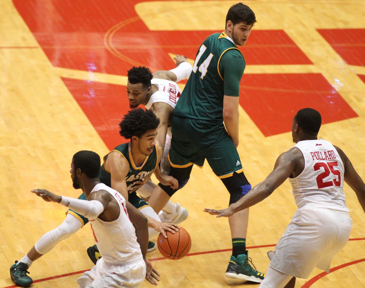 22 photos for 22 wins: Dayton Flyers vs. George Mason
