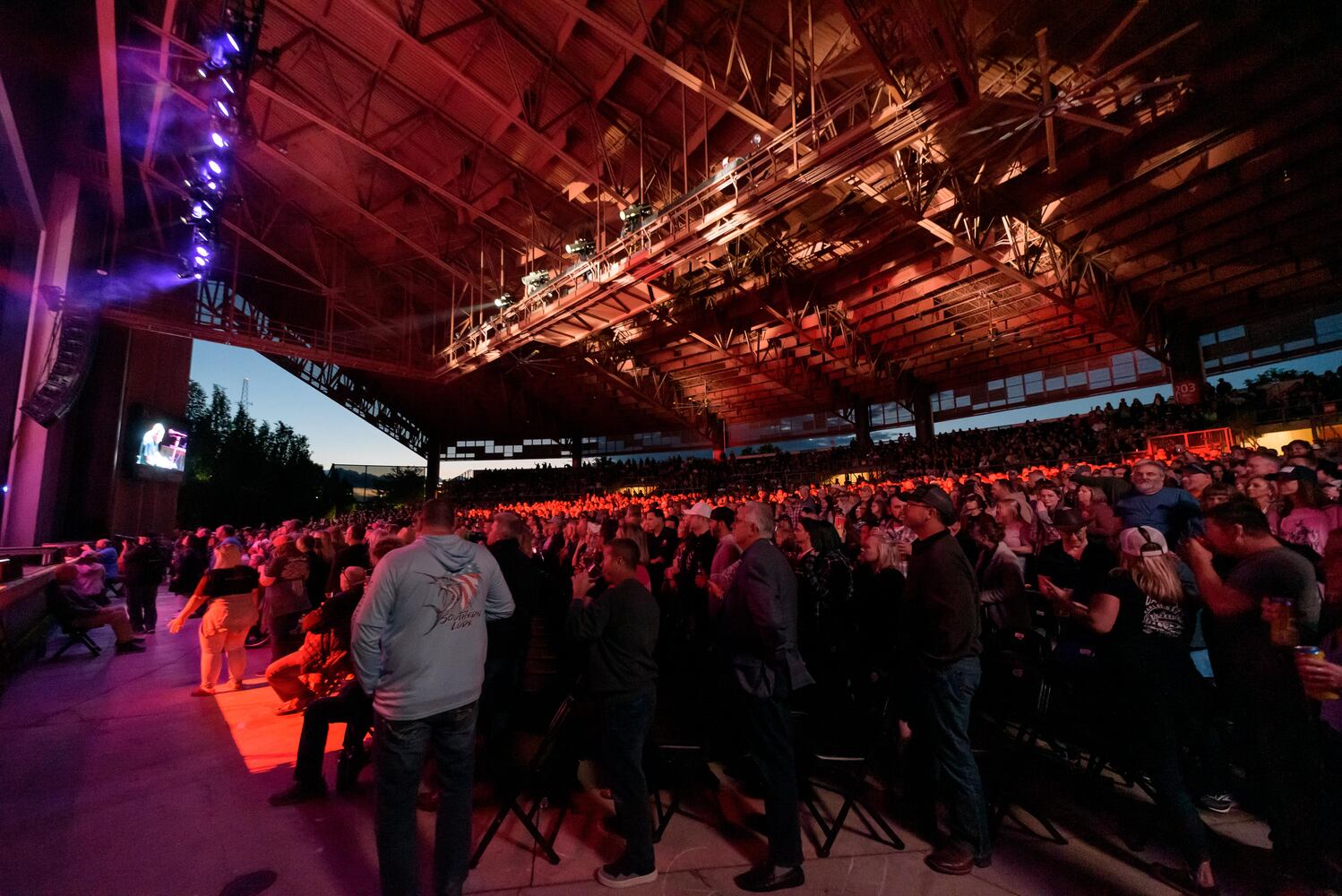 PHOTOS: Gary Allan & Mae Estes Live at Rose Music Center