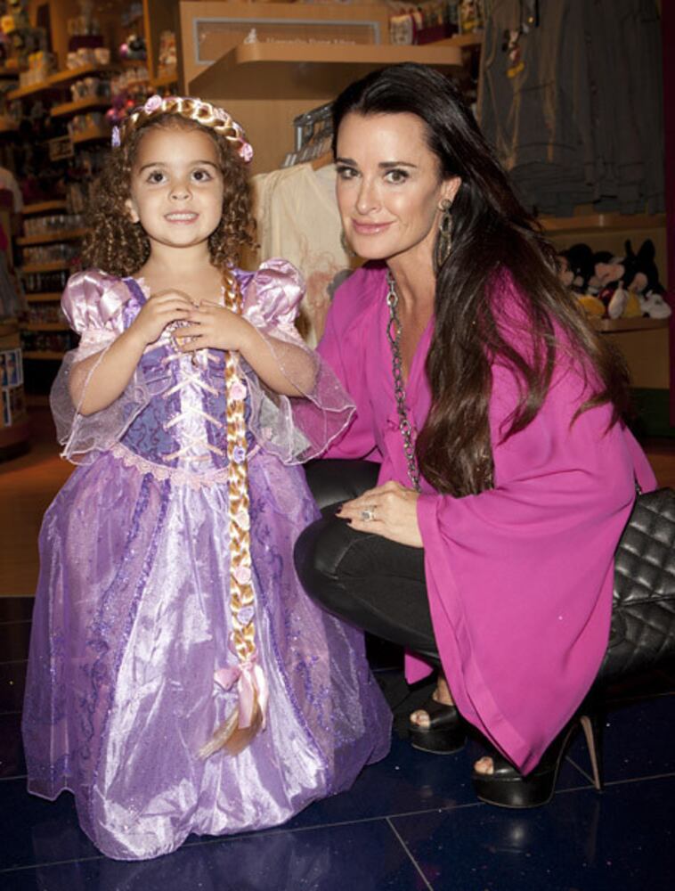 Hollywood Celebs Shop Disney Store For Halloween