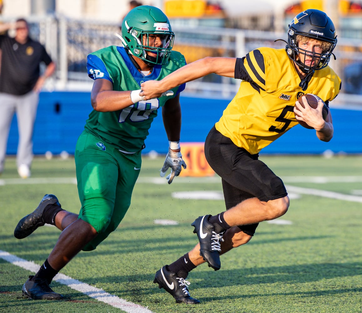 081525 DDN CJ Sidney football
