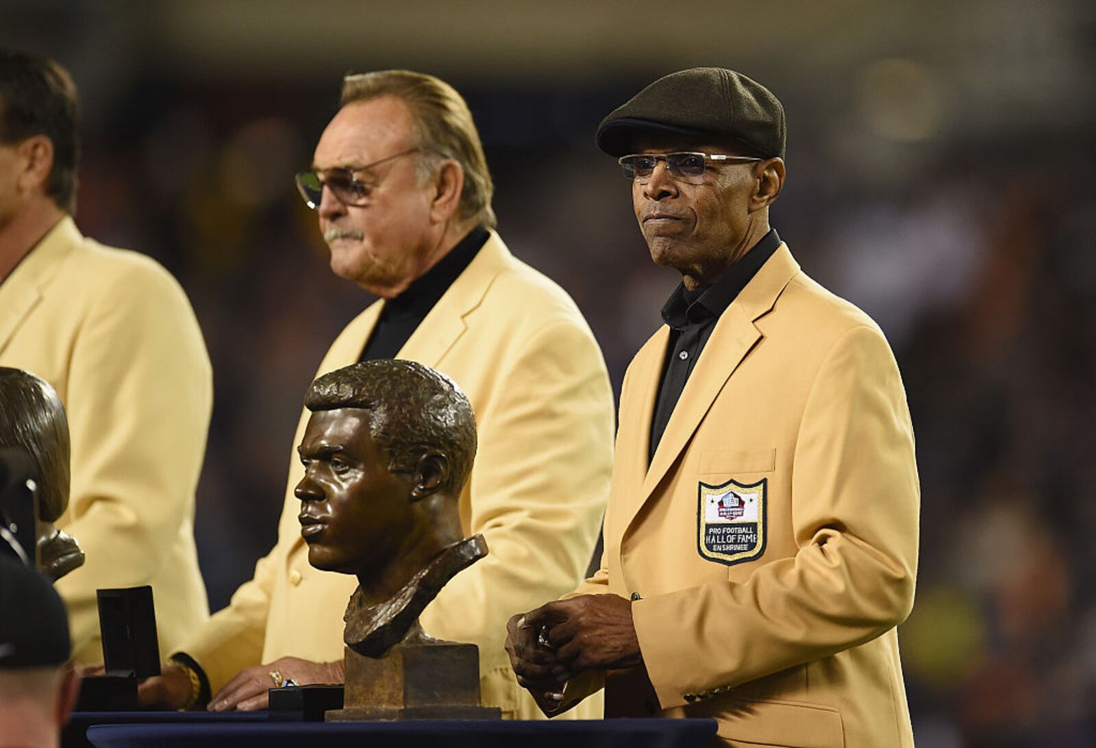 CHICAGO, IL - OCTOBER 31: Pro Football Hall of Fame member Gale Sayers is honored at halftime during the game between the Minnesota Vikings and the Chicago Bears at Soldier Field on October 31, 2016 in Chicago, Illinois. (Photo by Stacy Revere/Getty Images)