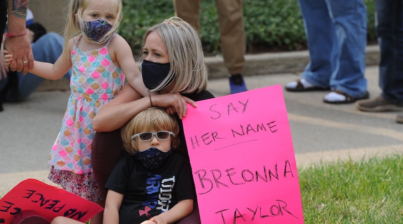 Rally Federal courthouse downtown Dayton. MARSHALL GORBY\STAFF