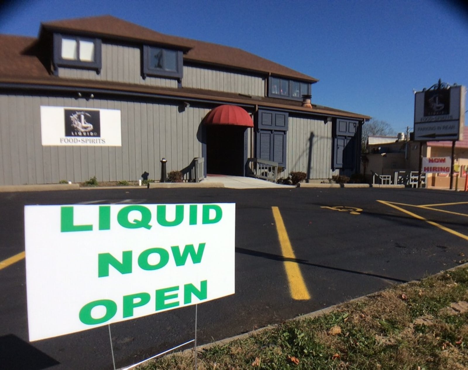 The former Barnsider and Liquid Sports Club restaurant and bar is on the auction block. MARK FISHER/STAFF