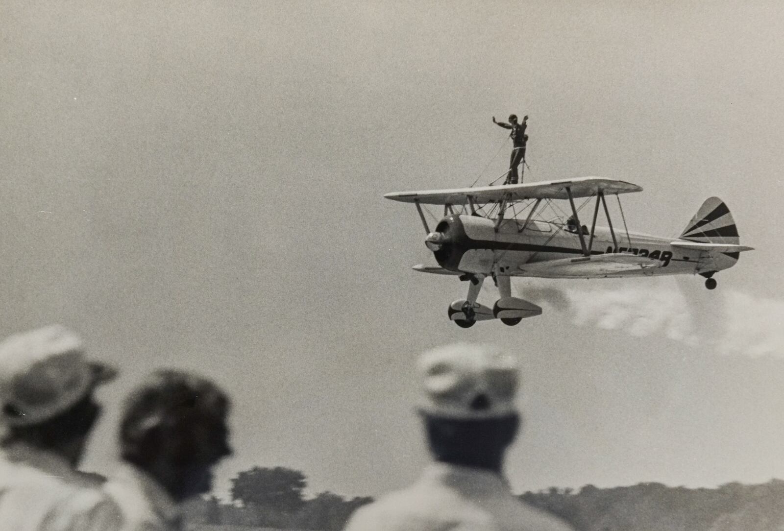 Patty Wagner on wing of plane with husband Bob as pilot during the 1975 Dayton Air Fair. COURTESY OF WRIGHT STATE UNIVERSITY, DAYTON DAILY NEWS ARCHIVE