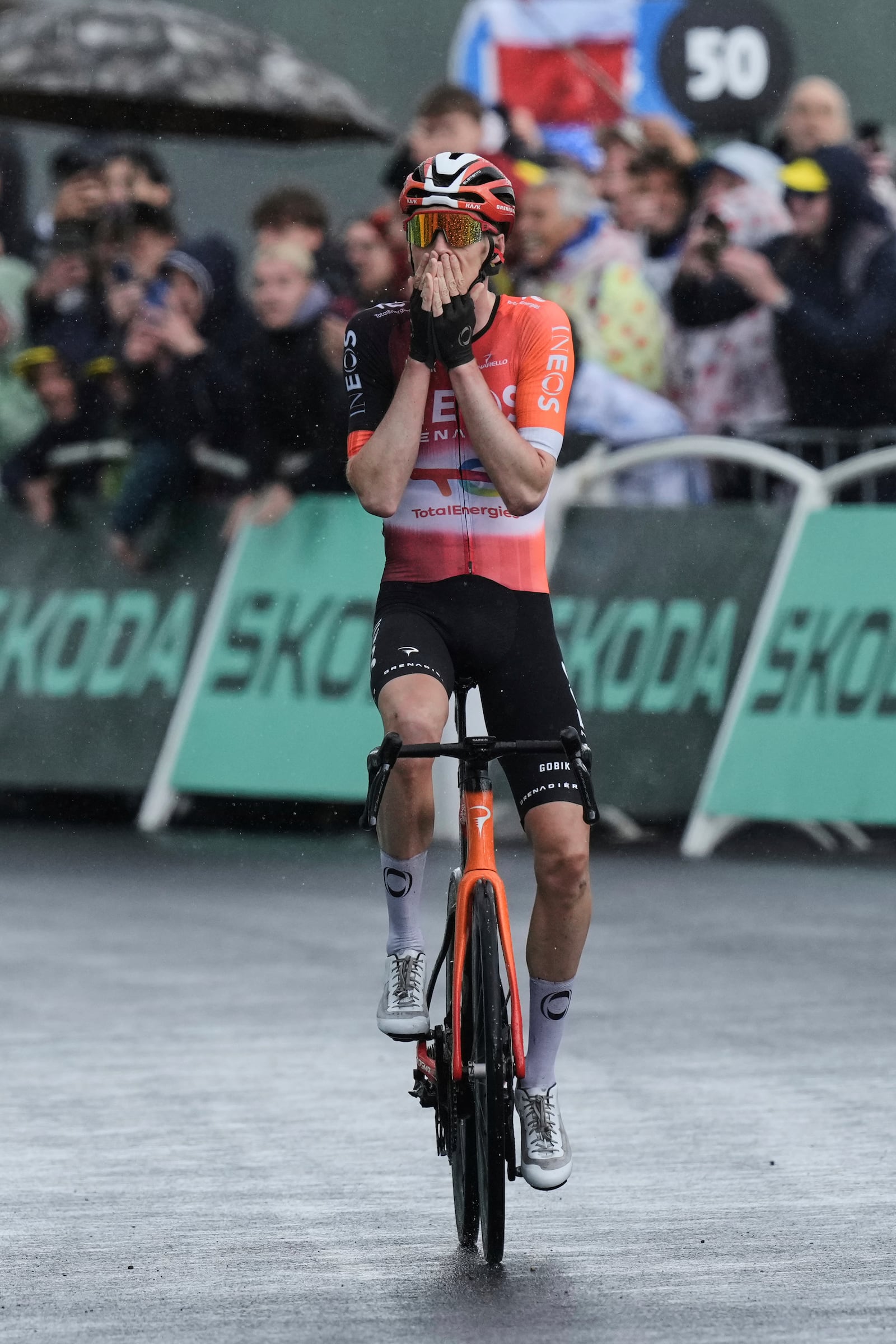 Netherlands' Thymen Arensman crosses the finish line to win the nineteenth stage of the Tour de France cycling race over 93.1 kilometers (57.85 miles) with start in Albertville and finish in La Plagne, France, Friday, July 25, 2025. (AP Photo/Thibault Camus)
