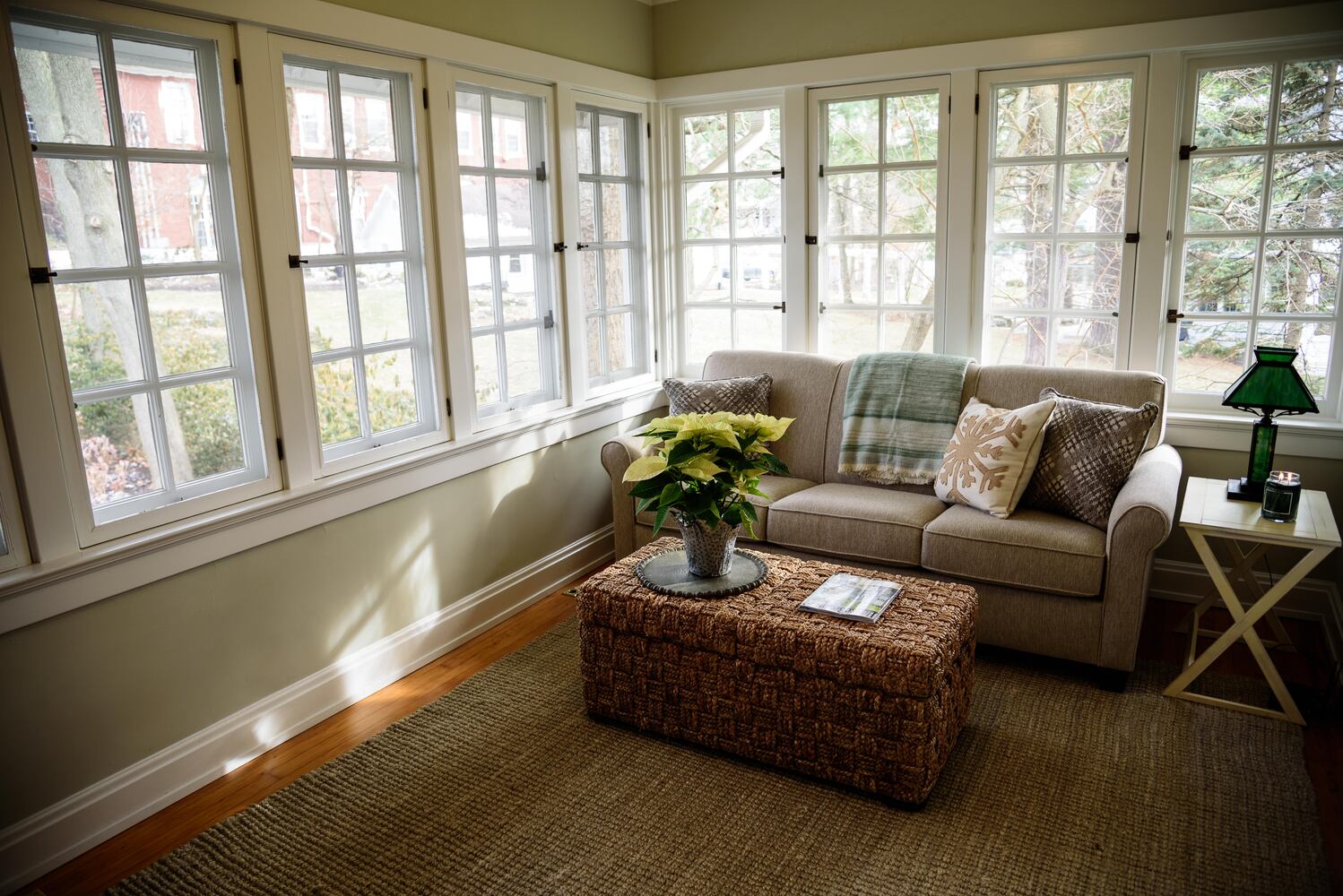 PHOTOS: Inside gorgeous Oakwood homes decorated for its very first  holiday home tour