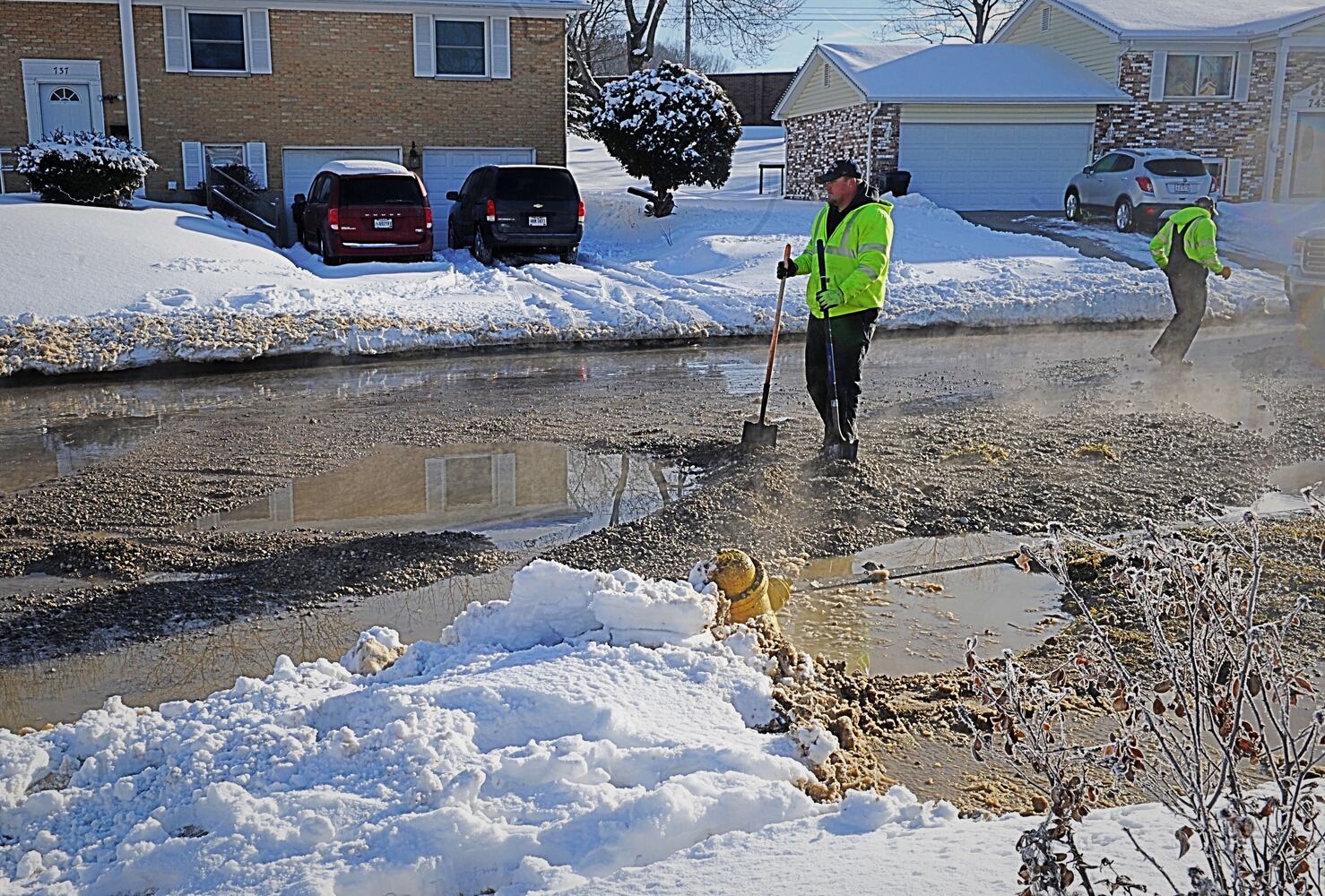 Hydrant damaged in Vandalia crash