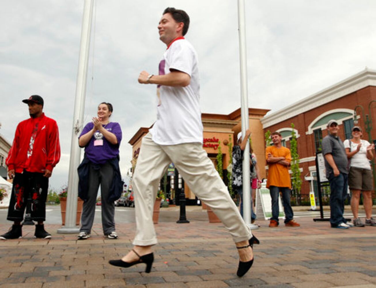 Hunks in Heels race at The Greene