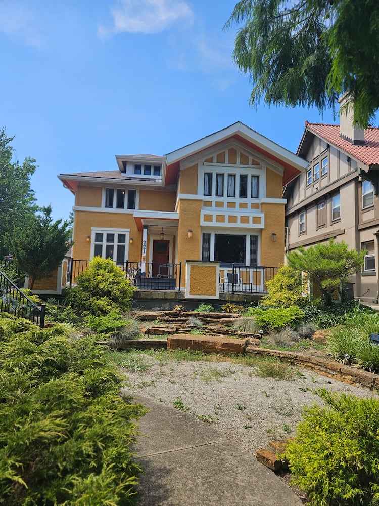 Belmonte Avenue E