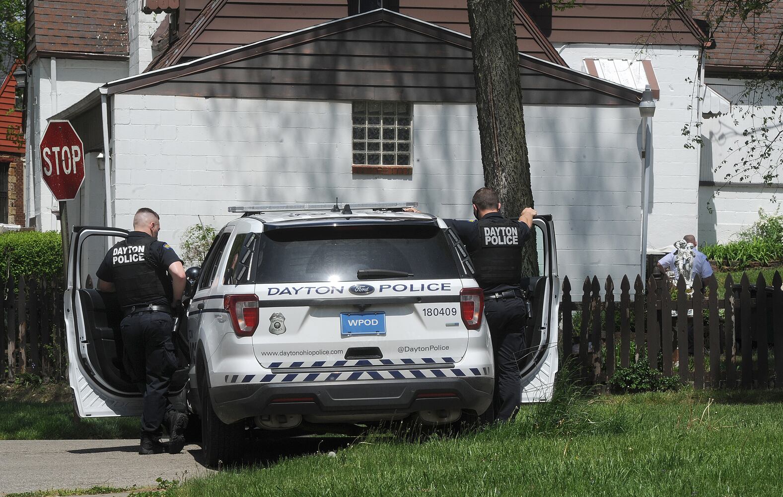 Police investigate shooting on Moraine Avenue in Dayton