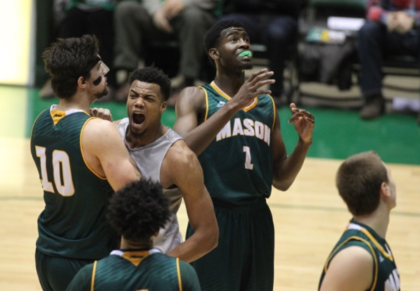 Cooke stars as Dayton builds 16-point halftime lead