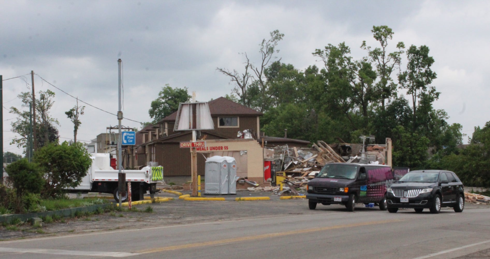 Photos restaurant worker called unsung hero for helping others during Memorial Day tornadoes