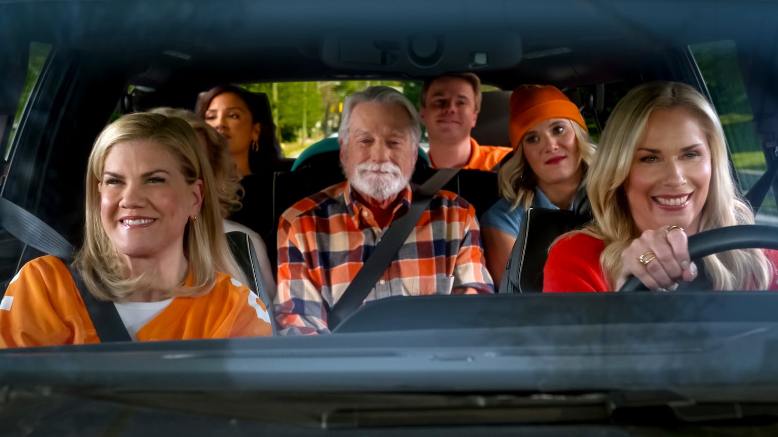 This image released by Netflix shows Kristen Johnston, from left, Annie Gonzalez, Blake Clark, Graham Rogers, Hannah Pilkes, and Leanne Morgan in a scene from "Leanne." (Netflix via AP)