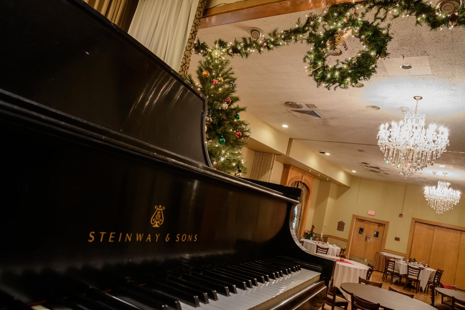 PHOTOS: Check out the gorgeous Dayton Woman’s Club, decorated for the holidays