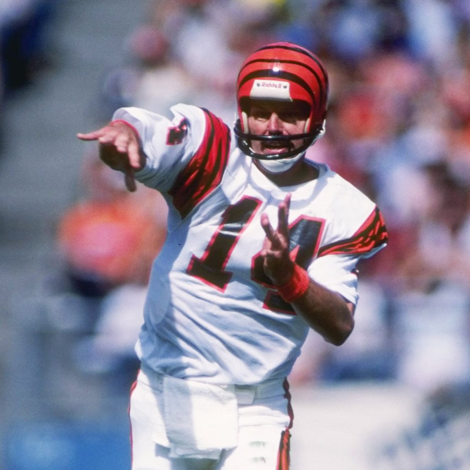 2 Sep 1984: Cincinnati Bengals quarterback Ken Anderson throws a pass during game against the Denver Bronos at Mile High Stadium in Denver, Colorado. The Broncos won the game 20-17. Mandatory Credit: Allsport /Allsport