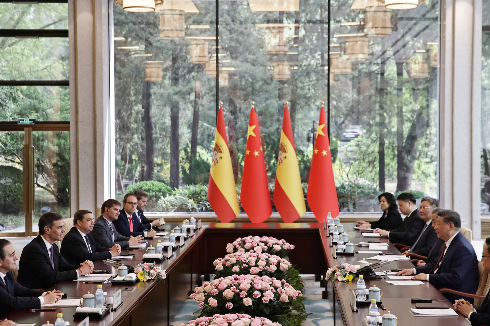 Chinese President Xi Jinping, second right and Spanish Prime Minister Pedro Sanchez, second left, during a bilateral meeting at Diaoyutai Guest House in Beijing, China, Friday, April 11, 2025. (Andres Martinez Casares/Pool Photo via AP)