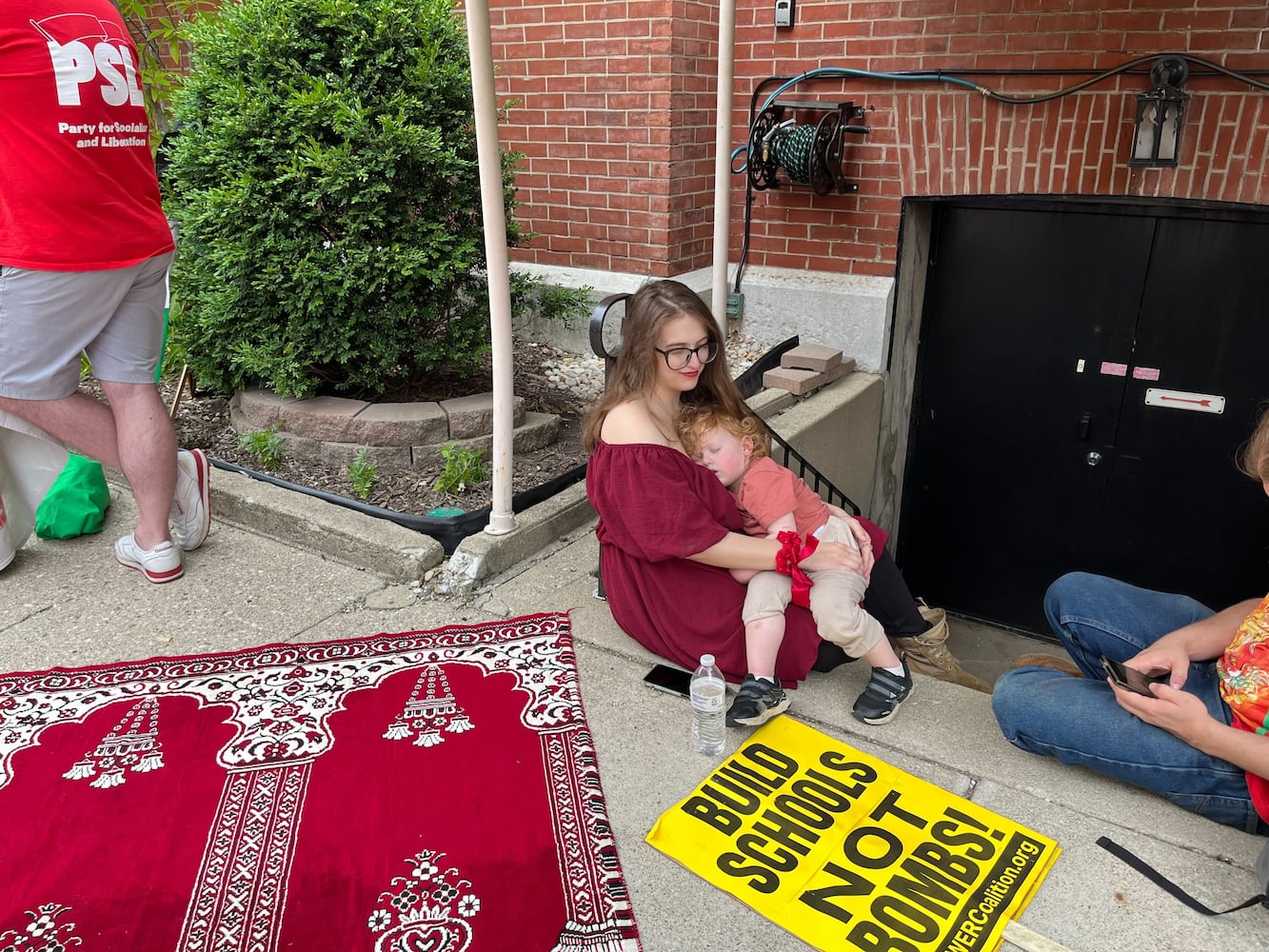 Protestor, child 052525