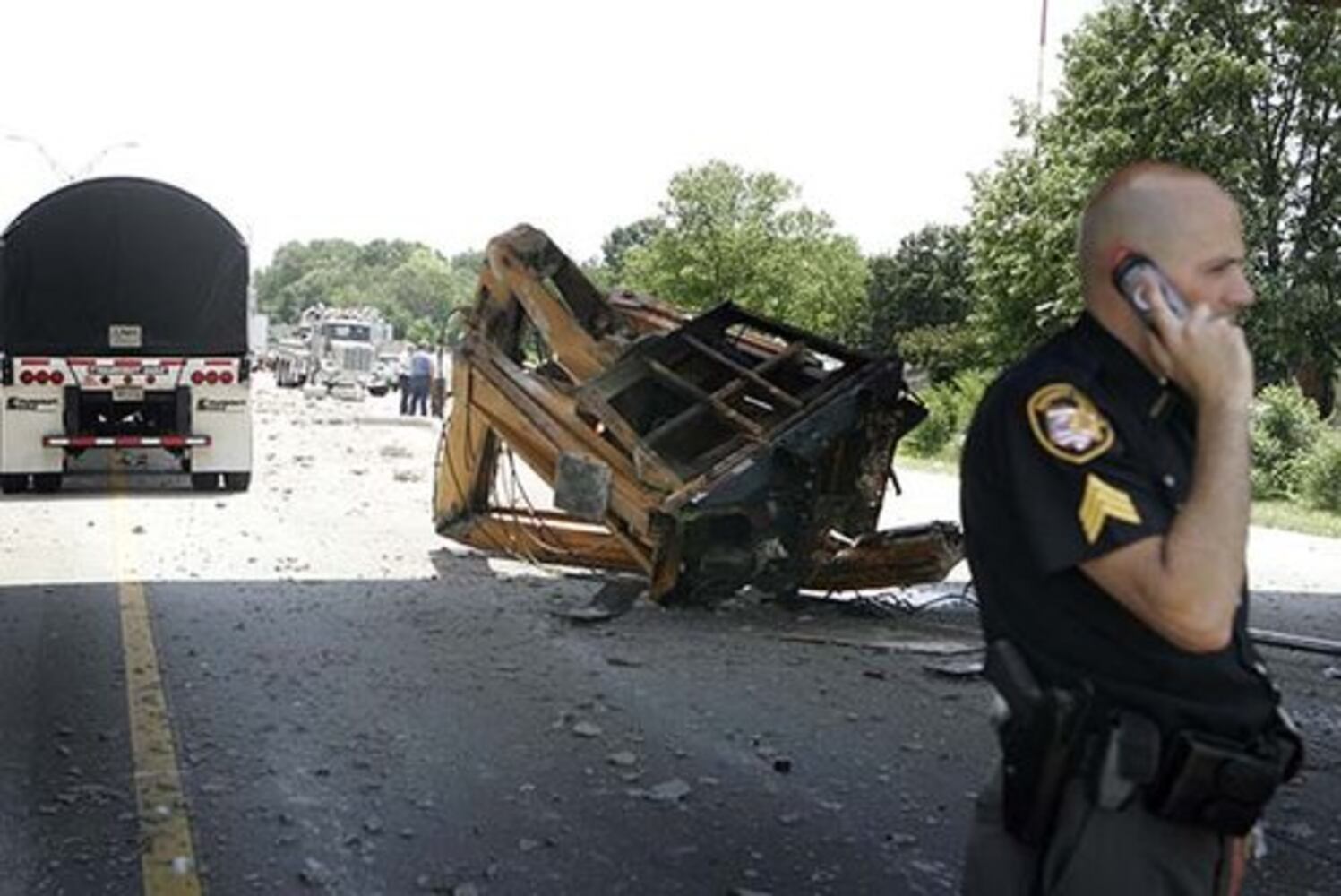 Truck crashes into bridge on I-75