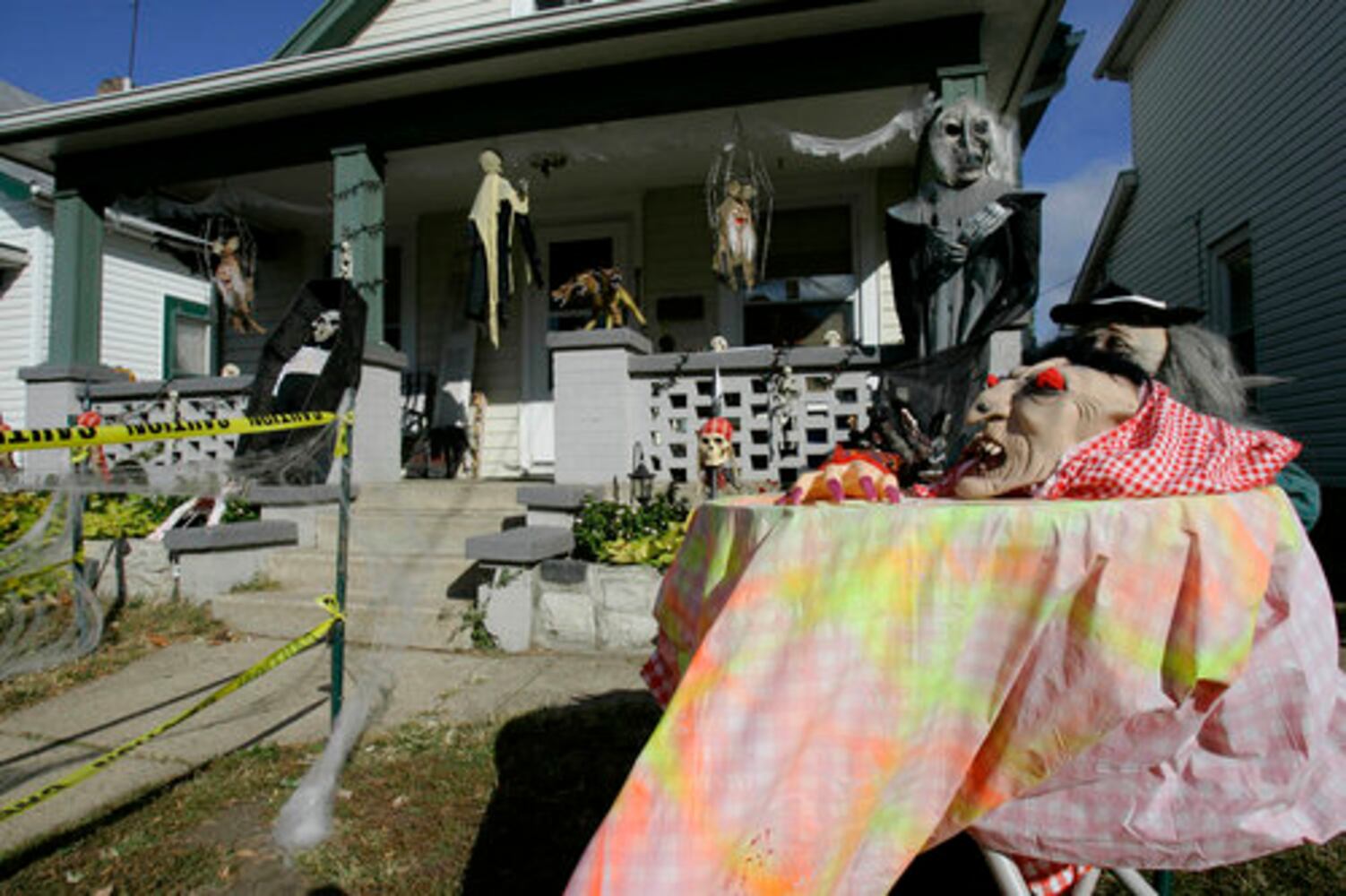Halloween decorating contest